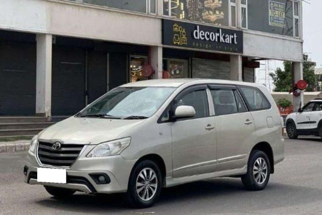 Toyota Innova 2.5 GX (Diesel) 7 Seater BS IV Second-hand 2015 Toyota Innova 2.5 GX (Diesel) 7 Seater BS IV for sale in Zirakpur