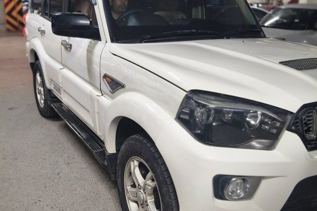 Mahindra Scorpio 1.99 S10 Second-hand 2017 Mahindra Scorpio 1.99 S10 for sale in Allahabad