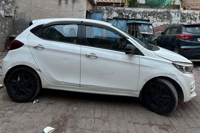 Second-hand 2023 Tata Tiago XZ Plus for sale in New Delhi