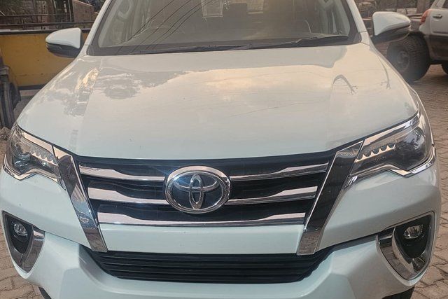 Toyota Fortuner 2.8 2WD AT BSIV Second-hand 2018 Toyota Fortuner 2.8 2WD AT BSIV for sale in Sultanpur Lodhi