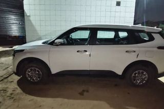 2 Used Kia Carens in Faizabad