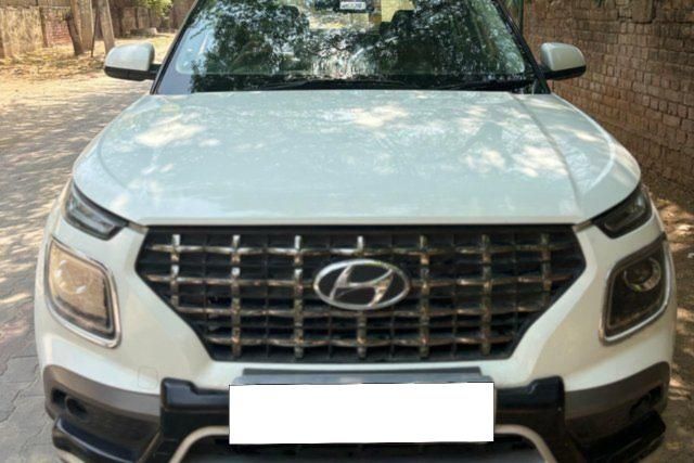 Second-hand 2022 Hyundai Venue S Plus for sale in New Delhi