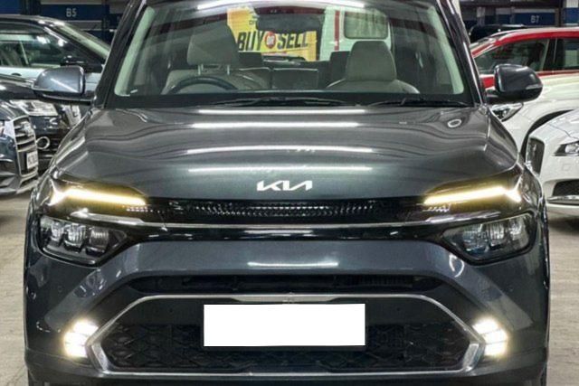Second-hand 2022 Kia Carens Luxury Diesel for sale in Mumbai