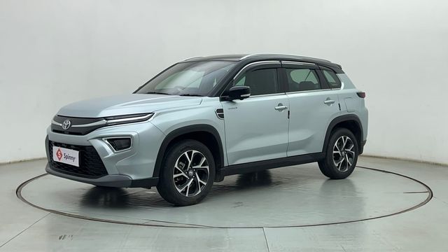 Second-hand 2023 Toyota Hyryder V HYBRID Dual Tone for sale in Mumbai