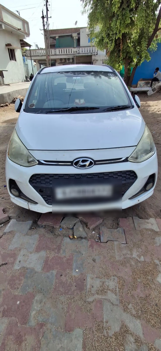 Hyundai Grand i10 1.2 CRDi Asta Second-hand 2017 Hyundai Grand i10 1.2 CRDi Asta for sale in Kalol