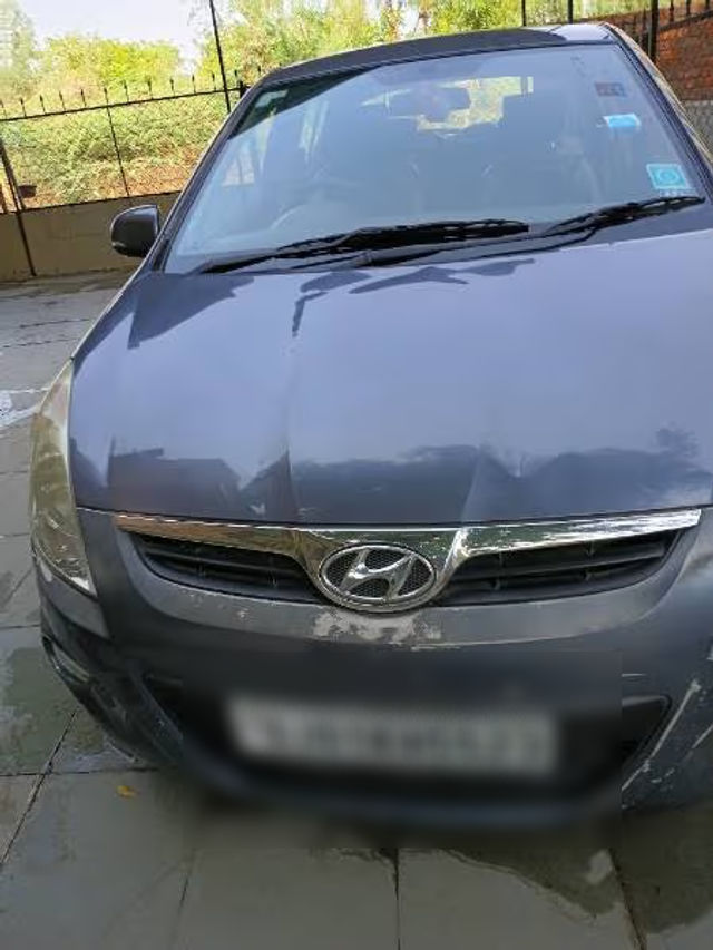 Hyundai i20 1.4 Asta AT with AVN Second-hand 2011 Hyundai i20 1.4 Asta AT with AVN for sale in Ahmedabad