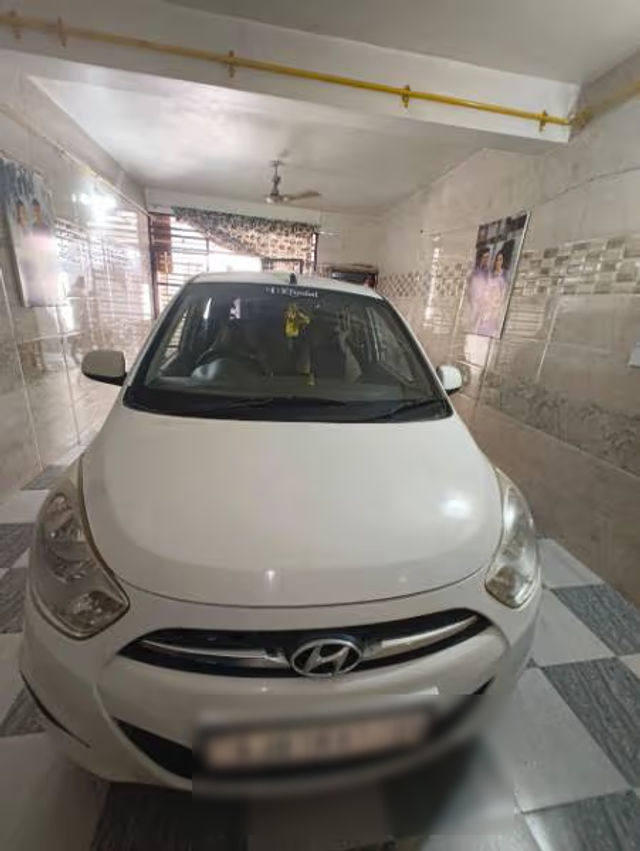 Second-hand 2011 Hyundai i10 Magna for sale in Rajkot