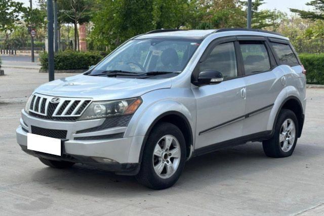 Second-hand 2015 Mahindra XUV500 W4 for sale in Ahmedabad