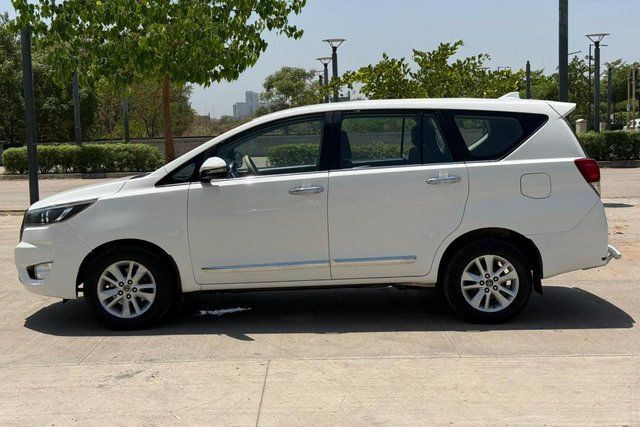 Toyota Innova Crysta 2.4 VX MT BSIV Second-hand 2017 Toyota Innova Crysta 2.4 VX MT BSIV for sale in Ahmedabad