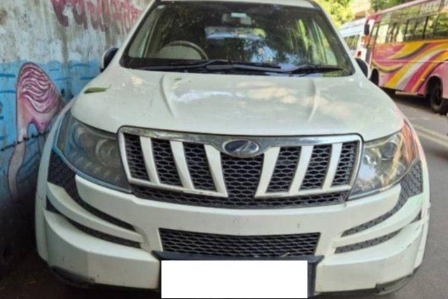 Mahindra XUV500 W8 FWD Second-hand 2012 Mahindra XUV500 W8 FWD for sale in Thane