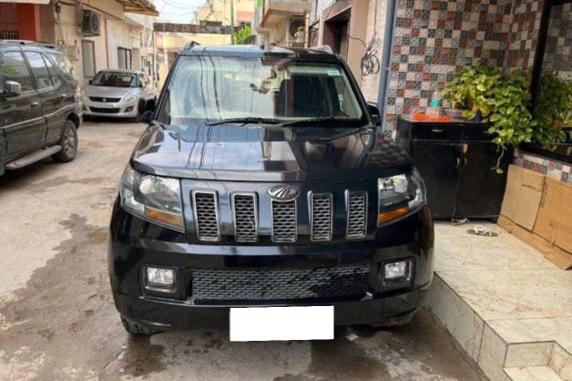 Second-hand 2017 Mahindra TUV 300 T10 for sale in Vadodara