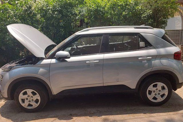 Second-hand 2021 Hyundai Venue S Plus for sale in New Delhi