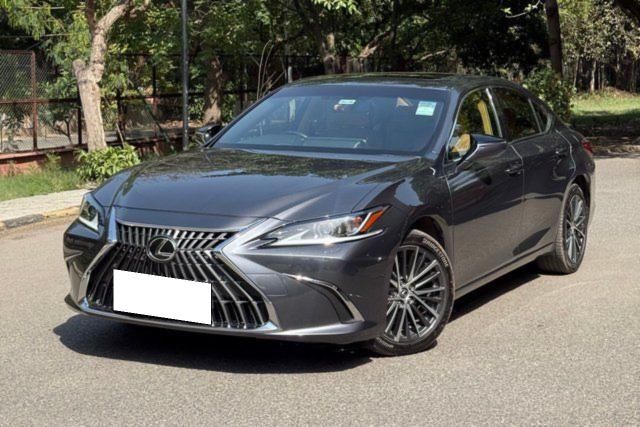 Lexus ES 300h Exquisite Second-hand 2023 Lexus ES 300h Exquisite for sale in New Delhi