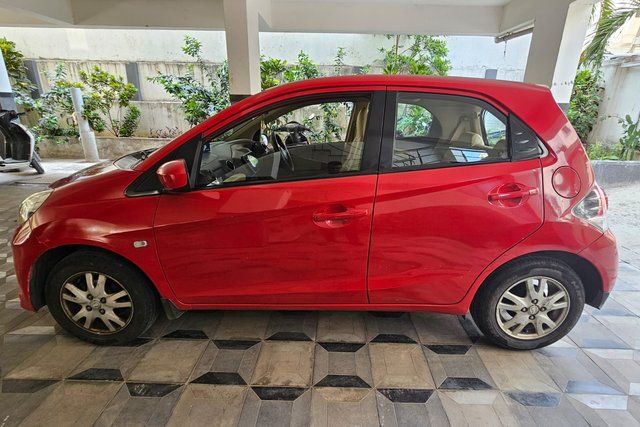 Honda Brio V MT Second-hand 2013 Honda Brio V MT for sale in Hyderabad