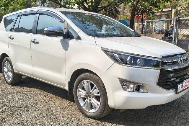 Toyota Innova Crysta 2.8 ZX AT BSIV Second-hand 2017 Toyota Innova Crysta 2.8 ZX AT BSIV for sale in Nashik