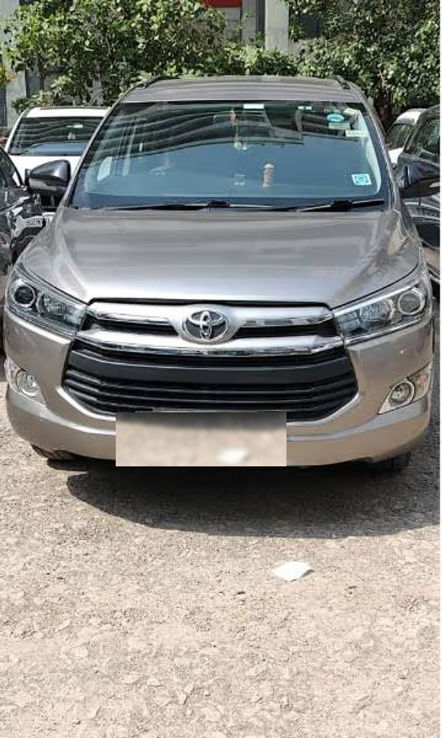 Second-hand 2017 Toyota Innova Crysta 2.4 VX MT BSIV for sale in New Delhi