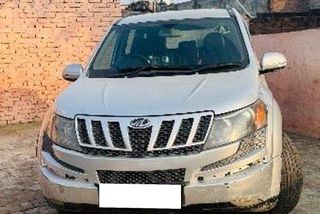 Used Mahindra XUV500 W4