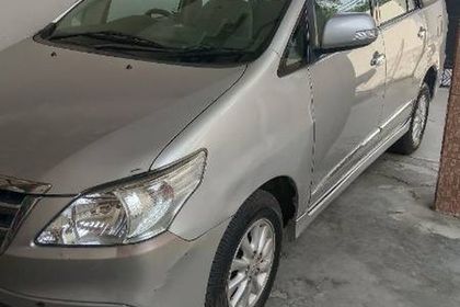 Used 2.5 VX (Diesel) 8 Seater