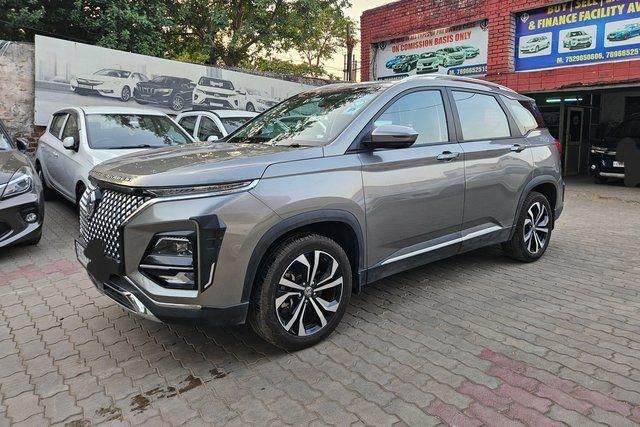 Second-hand 2024 MG Hector Plus Select Pro 7 Str 2023-2025 for sale in Chandigarh