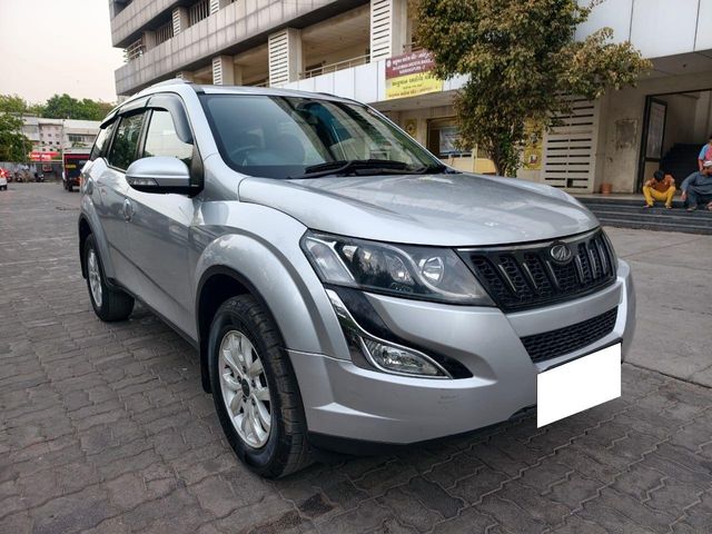 Mahindra XUV500 W4 Second-hand 2016 Mahindra XUV500 W4 for sale in Ahmedabad