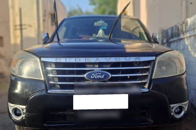 Ford Endeavour 3.0L 4X4 AT Second-hand 2011 Ford Endeavour 3.0L 4X4 AT for sale in Pune