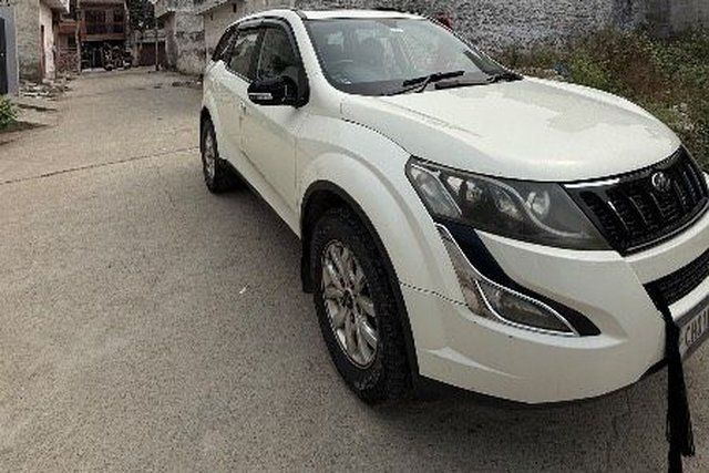 Second-hand 2016 Mahindra XUV500 AT W10 FWD for sale in Ludhiana