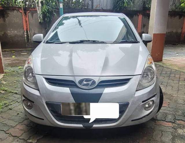 Second-hand 2012 Mahindra XUV500 W8 FWD for sale in Surat