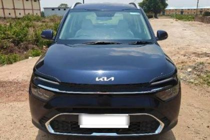 3 Used Kia Carens
