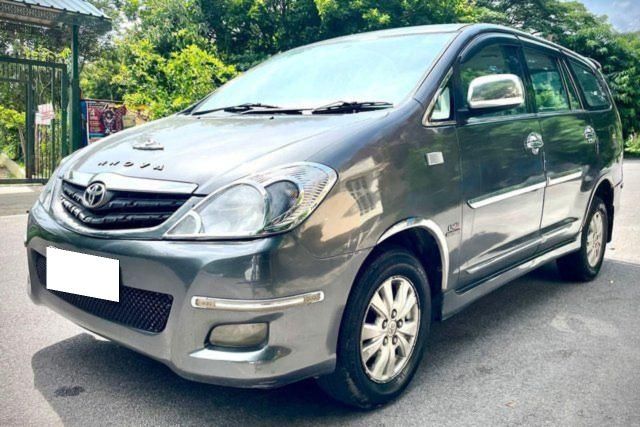 Toyota Innova 2.5 E Second-hand 2011 Toyota Innova 2.5 E for sale in Bangalore
