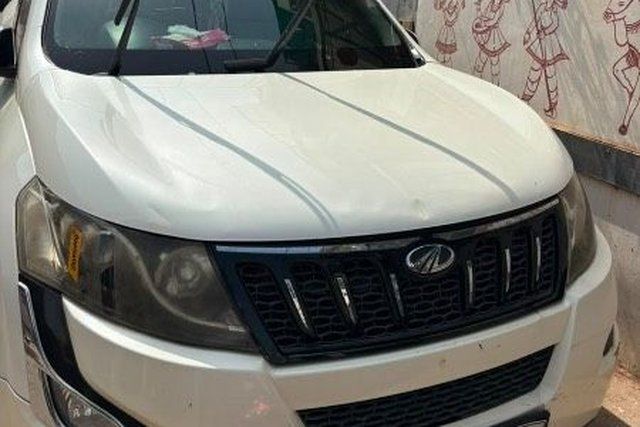Second-hand 2018 Mahindra XUV500 R W10 FWD for sale in Vadodara