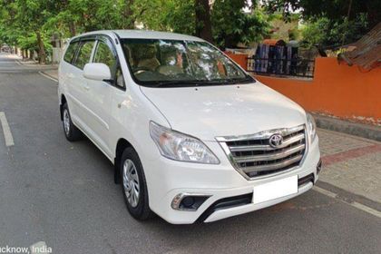 Used 2.5 G (Diesel) 8 Seater