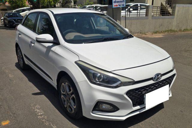 Hyundai i20 1.2 Asta Option Second-hand 2018 Hyundai i20 1.2 Asta Option for sale in Ahmedabad