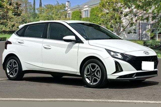 Second-hand 2024 Hyundai i20 Sportz for sale in New Delhi