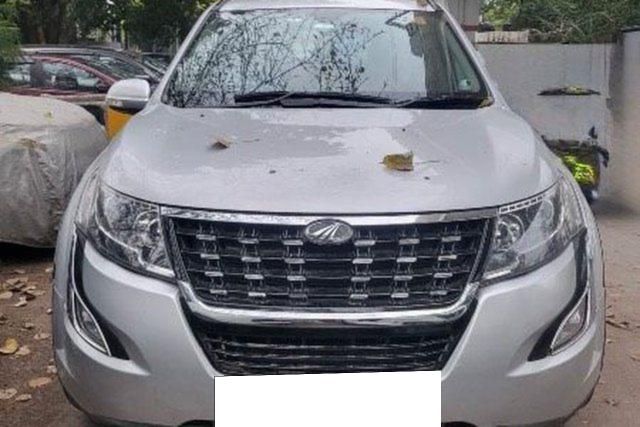 Second-hand 2018 Mahindra XUV500 W7 AT BSIV for sale in New Delhi