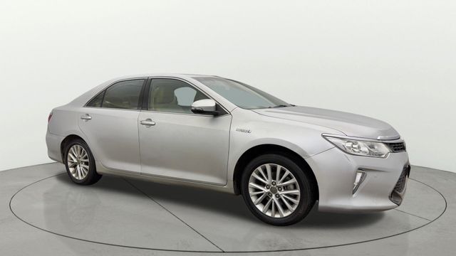 Second-hand 2016 Toyota Camry Hybrid for sale in New Delhi
