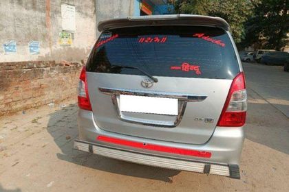 Used 2.5 VX (Diesel) 8 Seater BS IV