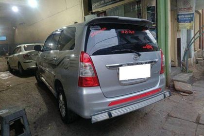 Used 2.5 VX (Diesel) 8 Seater BS IV