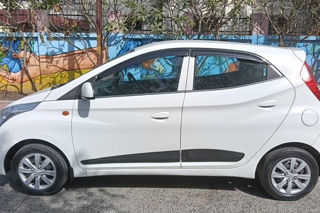 Hyundai EON Sportz Second-hand 2011 Hyundai EON Sportz for sale in Dewas