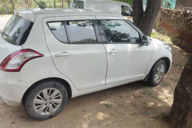 Second-hand 2015 Maruti Suzuki Swift ZXI BSIV for sale in Greater Noida