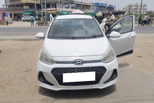 Hyundai Grand i10 1.2 Kappa Sportz BSIV Second-hand 2019 Hyundai Grand i10 1.2 Kappa Sportz BSIV for sale in Ahmedabad