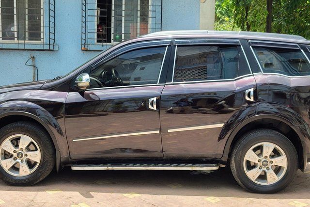 Second-hand 2014 Mahindra XUV500 W8 2WD for sale in Mira Road