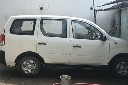 4 Used Mahindra Xylo