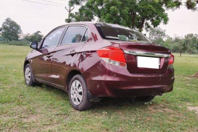 Honda Amaze E i-Vtech Second-hand 2014 Honda Amaze E i-Vtech for sale in Vadodara