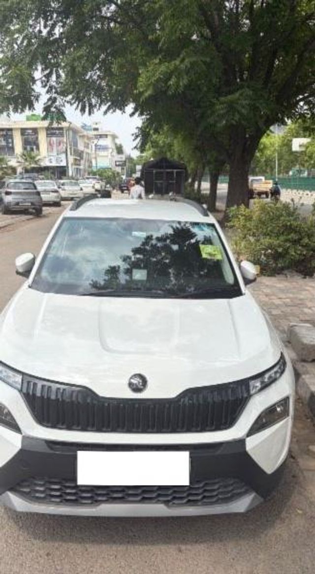 Skoda Kylaq Signature Plus AT Second-hand 2025 Skoda Kylaq Signature Plus AT for sale in Chandigarh