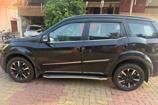 Second-hand 2019 Mahindra XUV500 W11 Option AWD for sale in Surat