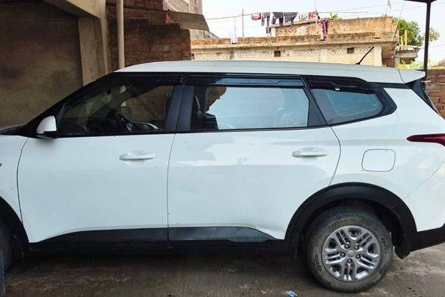 Kia Carens Premium Second-hand 2023 Kia Carens Premium for sale in Koderma