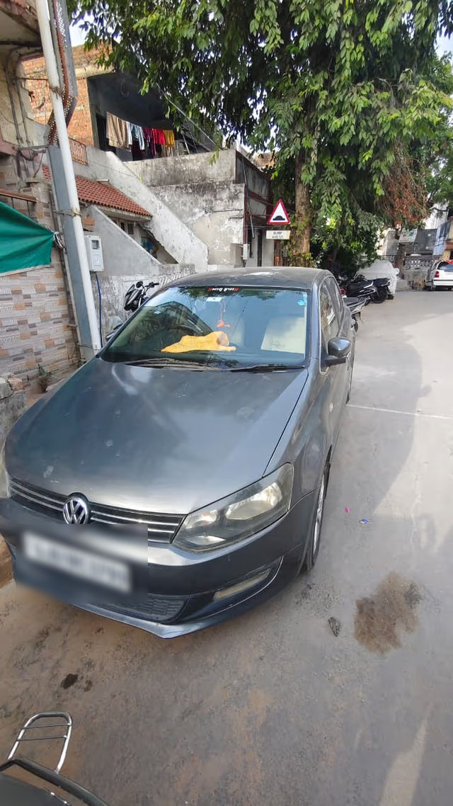 Volkswagen Polo Diesel Trendline 1.2L Second-hand 2014 Volkswagen Polo Diesel Trendline 1.2L for sale in Ahmedabad