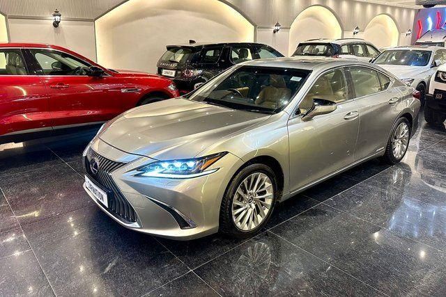 Lexus ES 300h Exquisite 2020-2022 Second-hand 2020 Lexus ES 300h Exquisite 2020-2022 for sale in New Delhi