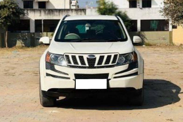 Mahindra XUV500 W8 2WD Second-hand 2013 Mahindra XUV500 W8 2WD for sale in Ahmedabad