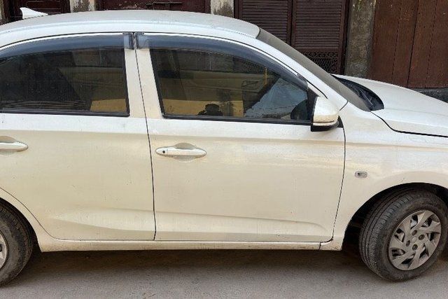 Second-hand 2021 Honda Amaze E Petrol for sale in New Delhi